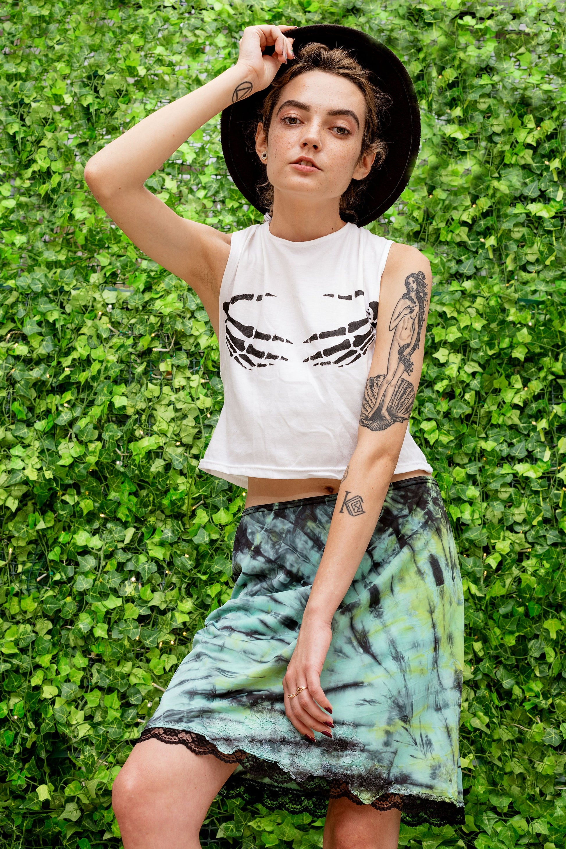 anatomy skeleton hands shirt goth crop top | aesthetic clothing screen print top Halloween skeleton misfits cyberpunk clothing