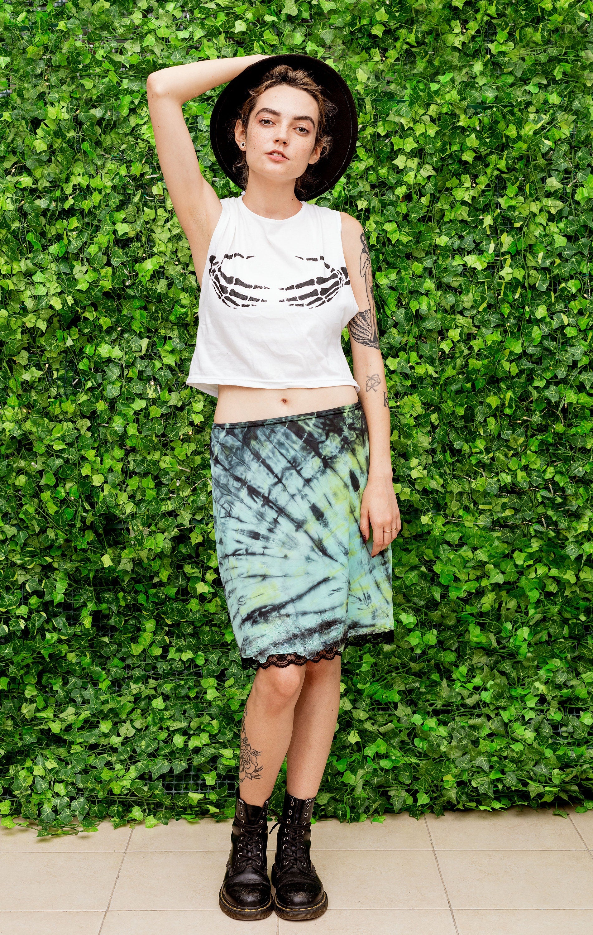 anatomy skeleton hands shirt goth crop top | aesthetic clothing screen print top Halloween skeleton misfits cyberpunk clothing