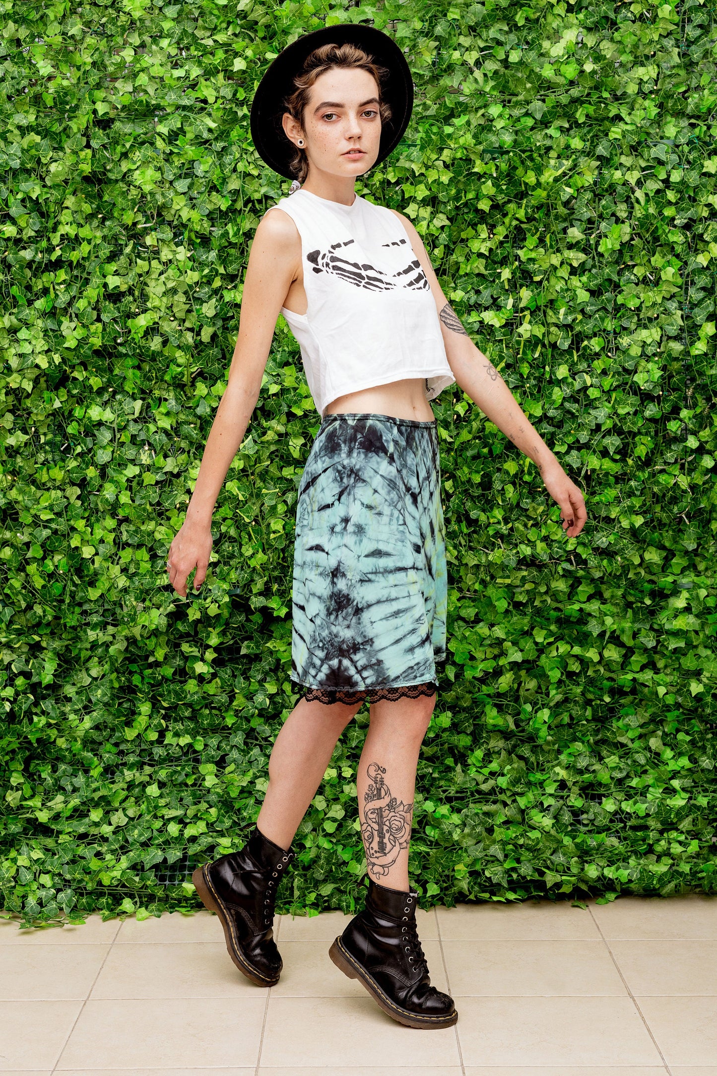 anatomy skeleton hands shirt goth crop top | aesthetic clothing screen print top Halloween skeleton misfits cyberpunk clothing
