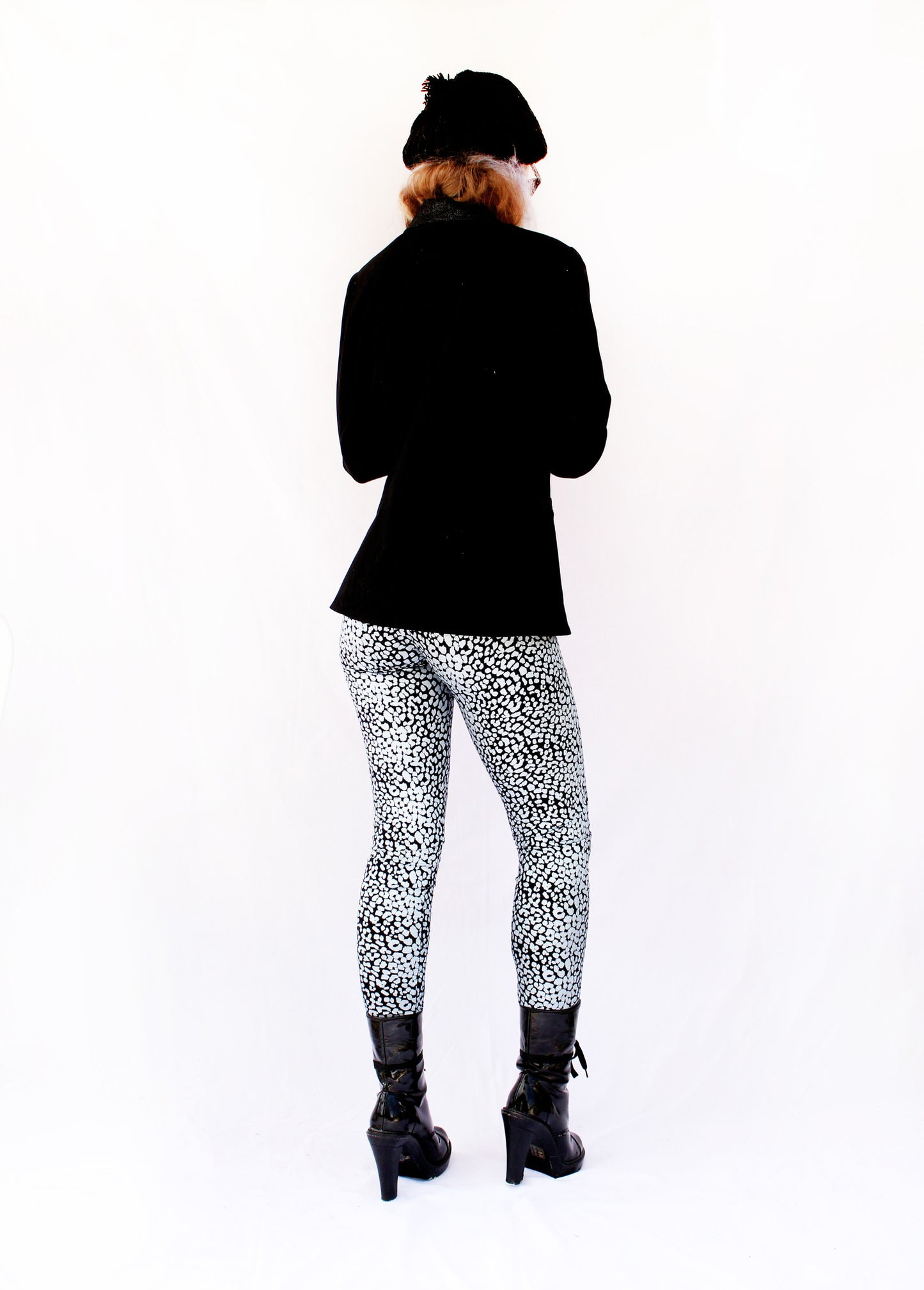 shiny spandex leggings silver leopard leggings soft grunge leopard print leggings with black boyfriend blazer 