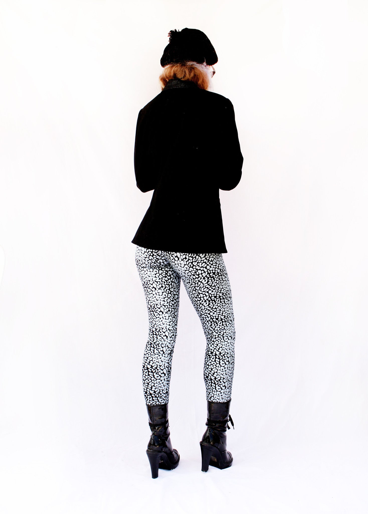  shiny spandex leggings silver leopard leggings soft grunge leopard print leggings with black boyfriend blazer 